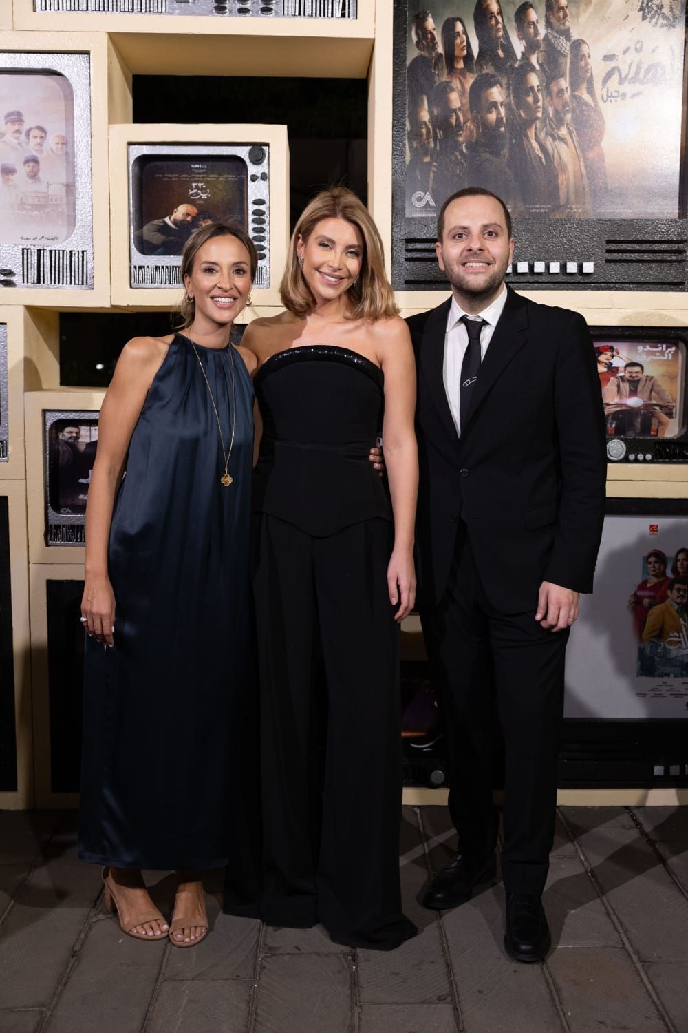 الممثلة نور علي إلى جانب المنتجة لمى الصباح والمنتج أنور الصباح (النهار)