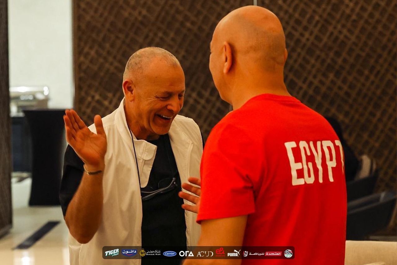 قد تكون صورة شخص أو أكثر ونص