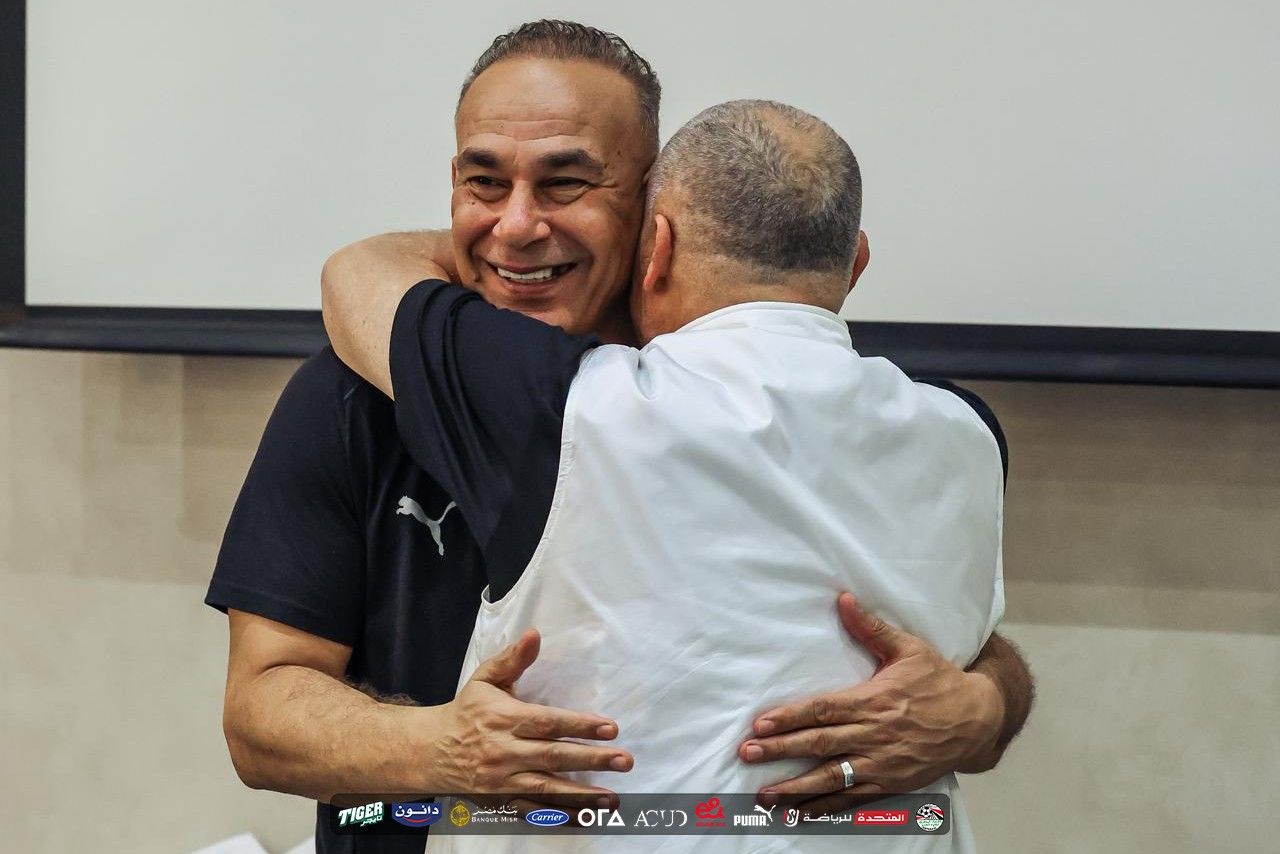 قد تكون صورة شخص أو أكثر وأشخاص يبتسمون