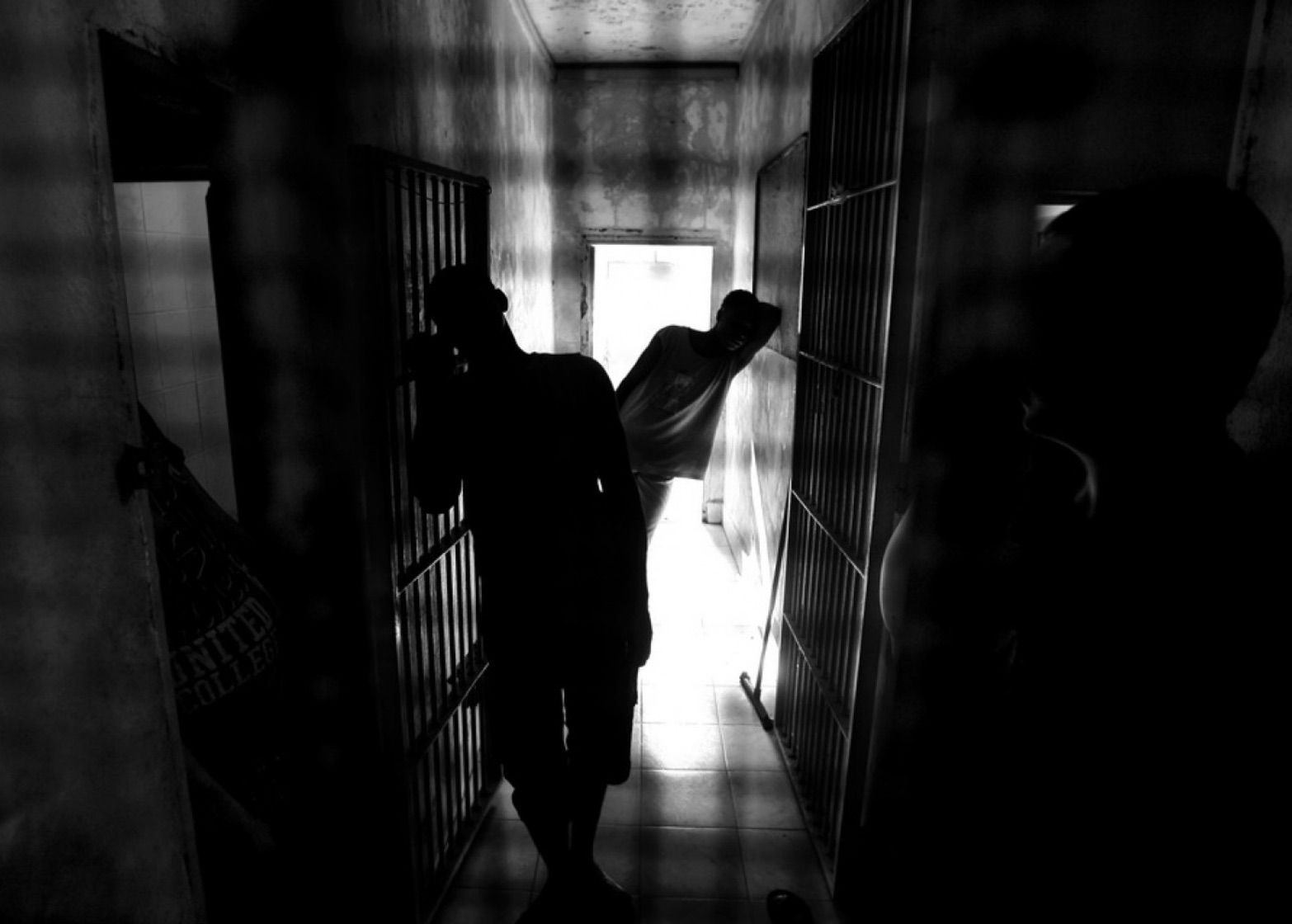 رواق السجن في احد المباني في سجن رومية (تصوير هيثم موسوي عام 2019)