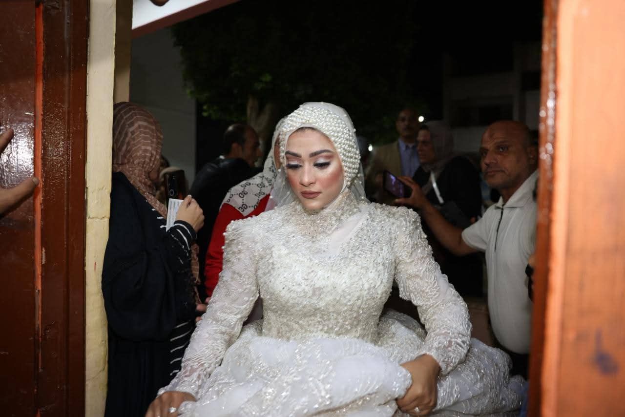 العروسة فى اللجنة الانتخابية