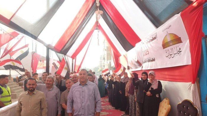 توافد المواطنين على لجان الجيزة في اليوم الثاني لانتخابات مجلس النواب 2025 توافد المواطنين على لجان الجيزة في اليوم الثاني لانتخابات مجلس النواب 2025