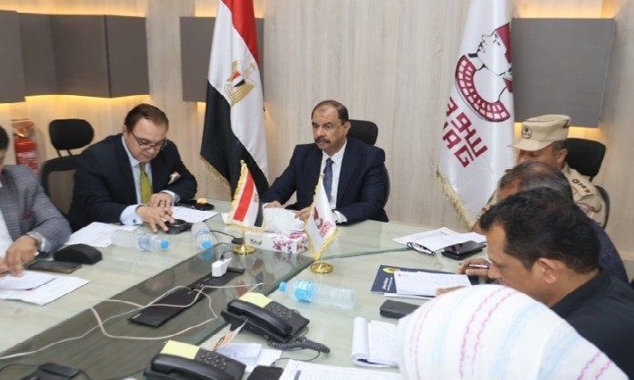 من غرفة العمليات.. محافظة سوهاج يتابع انتظام التصويت بانتخابات النواب 2025