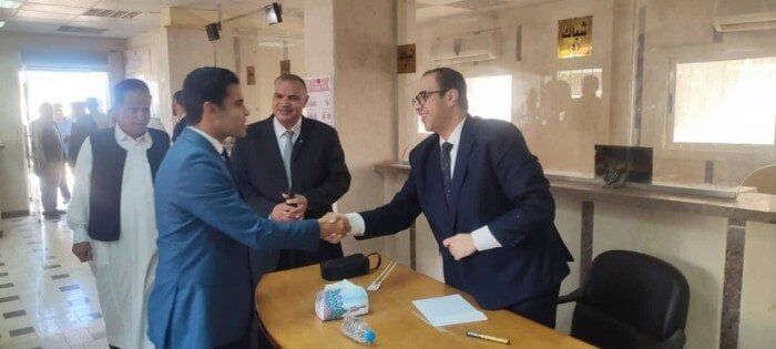 نائب محافظ مطروح يتفقد اللجان الانتخابية ببراني والنجيلة