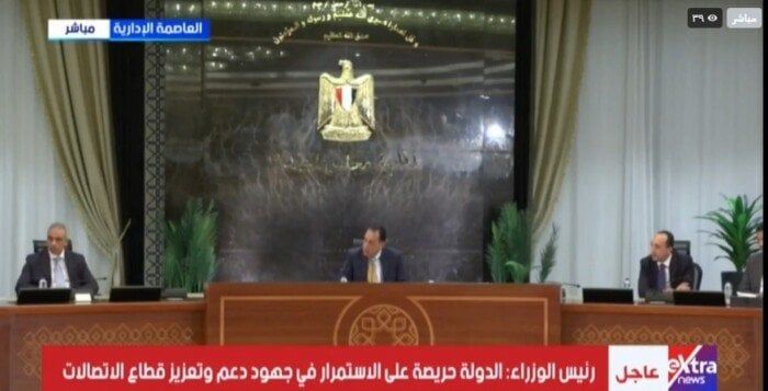 «مدبولي»: تم إعطاء إشارة بدء التشغيل التجريبي للخط الأول للقطار الكهربائي السريع «السخنة - العلمين - مطروح»