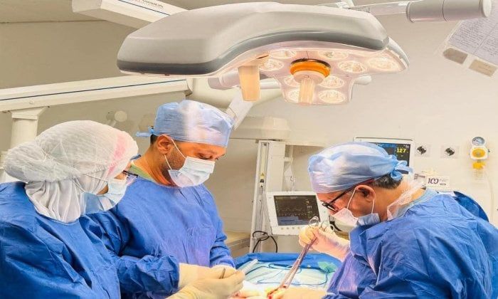 فريق طبي ببورسعيد ينقذ سيدة بعد عملية قيصرية والعثور على 8 فوط داخل بطنها فريق طبي ببورسعيد ينقذ سيدة بعد عملية قيصرية والعثور على 8 فوط داخل بطنها