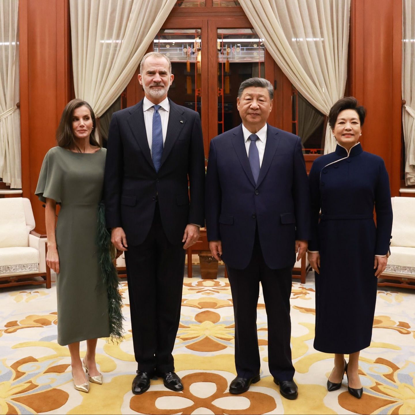 الملكة ليتيزيا بأناقتها المميّزة (إنستغرام)