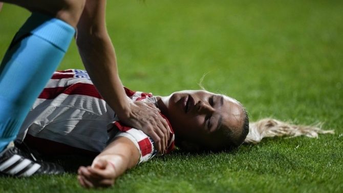 أندريا ميدينا بعد تعرّضها للإصابة. (وكالات)