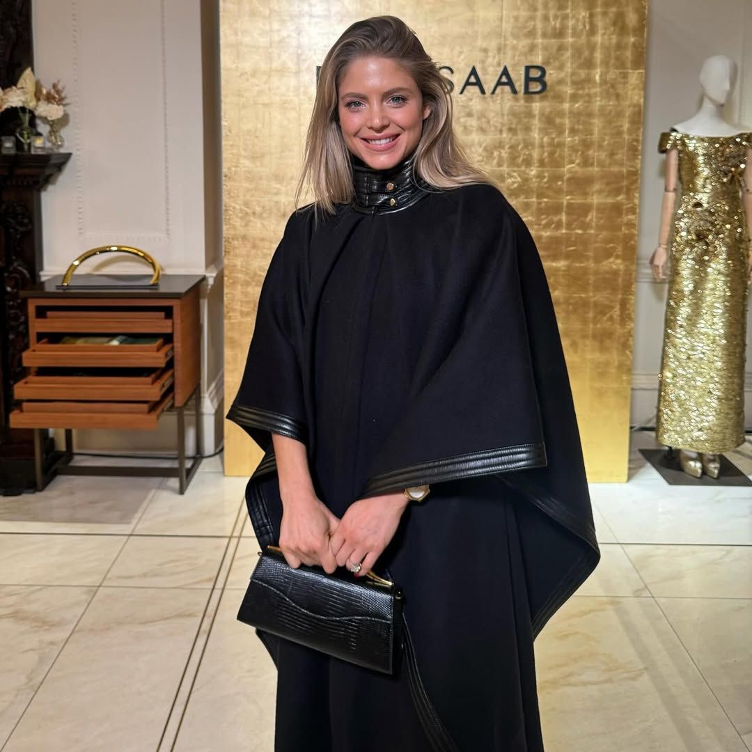 كريستينا صعب بكاب كشمير انيق من ايلي صعب (انستغرام)