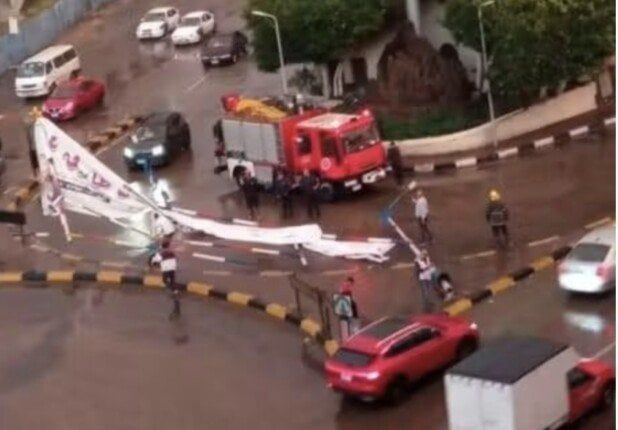 سقوط أعمدة إنارة ولافتات انتخابية ببورسعيد بسبب موجة الطقس السيئ سقوط أعمدة إنارة ولافتات انتخابية ببورسعيد بسبب موجة الطقس السيئ