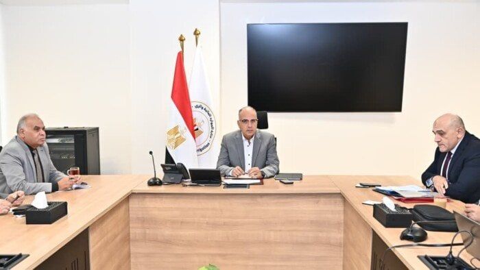 وزير الري يتابع مشروع المسار الناقل لمياه الصرف الزراعي في الدلتا الجديدة وزير الري يتابع مشروع المسار الناقل لمياه الصرف الزراعي في الدلتا الجديدة