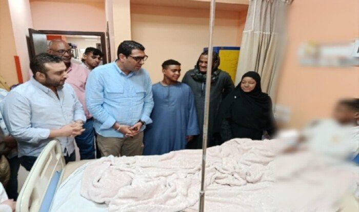 نائب محافظ الأقصر يزور ضحايا حادث الطريق الصحراوي الغربي بالمستشفى نائب محافظ الأقصر يزور ضحايا حادث الطريق الصحراوي الغربي بالمستشفى