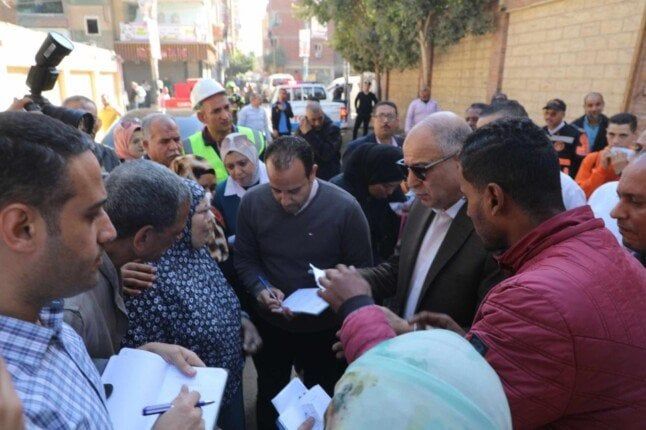 محافظ المنيا يوزع سلعاً غذائية على الأسر الأكثر احتياجاً خلال جولته في أبوقرقاص محافظ المنيا يوزع سلعاً غذائية على الأسر الأكثر احتياجاً خلال جولته في أبوقرقاص