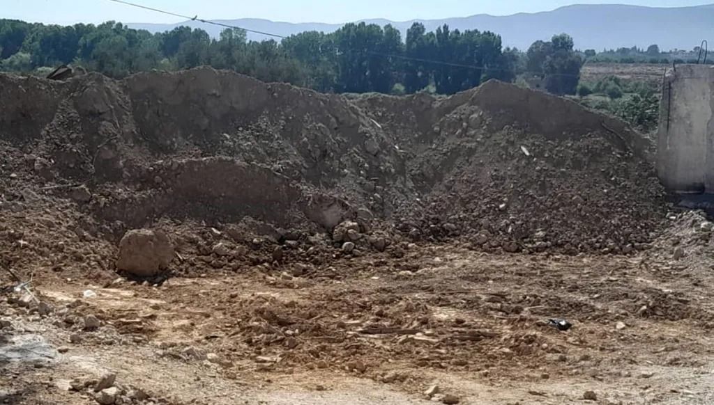 ساتر على الحدود اللبنانية السورية.