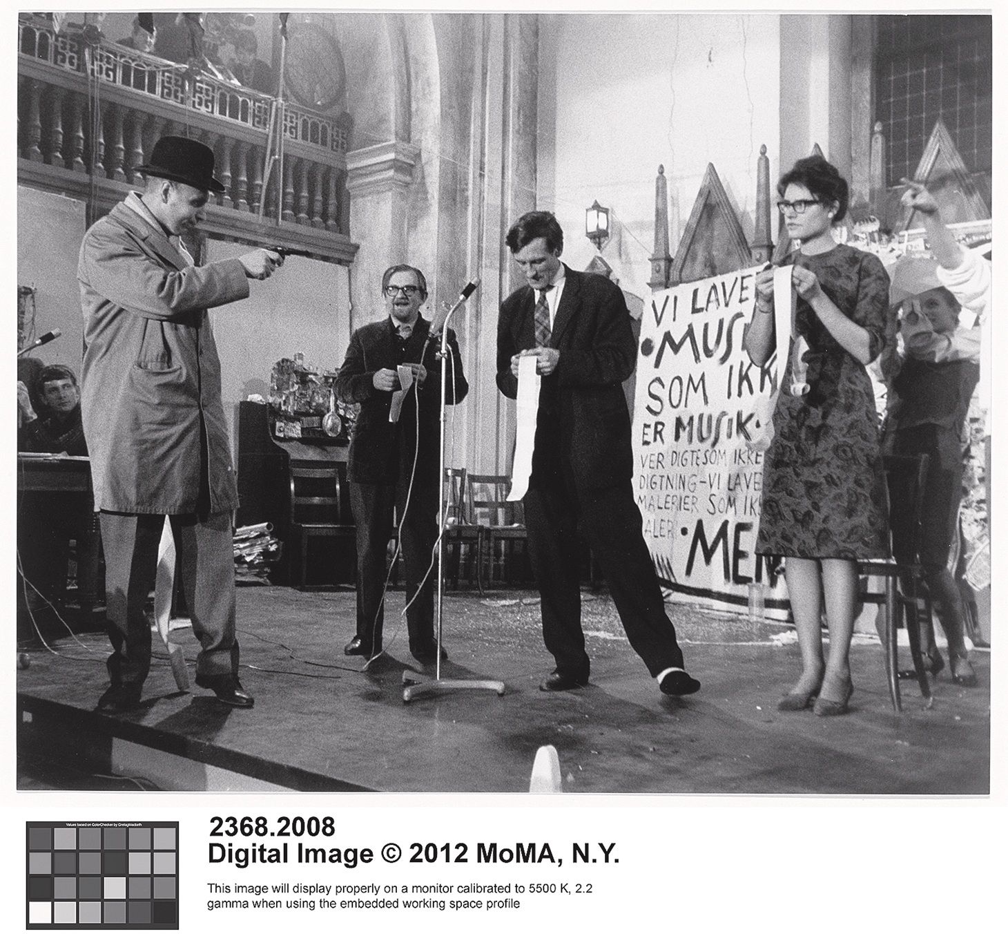 الفنانة خلال تقديمها لعرض فني عام 1962.