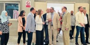 محافظ قنا وفريق البنك الدولي يتفقدون عددًا من المصانع بالمنطقة الصناعية في قفط - المصدر 24