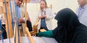 محافظ قنا وفريق البنك الدولي يتفقدون أماكن الحرف اليدوية وتكتل الفركة بمدينة نقادة - المصدر 24