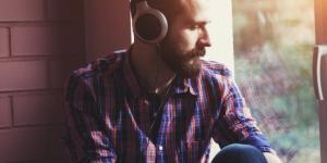 أغاني رومانسية لا ينصح العزاب بسماعها.. ستجعلك تشتاق لحبيبك السابق - المصدر 24