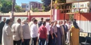 حشود هائلة من الناخبين أمام لجان مدارس الدقي للمشاركة في التصويت «صور» - المصدر 24