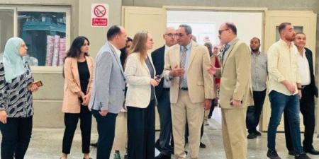 محافظ قنا وفريق البنك الدولي يتفقدون عددًا من المصانع بالمنطقة الصناعية في قفط - المصدر 24