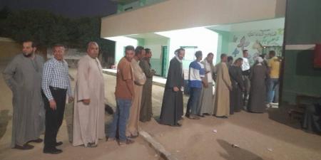 توافد للناخبين على اللجنة الانتخابية لقرية بانوب ظهر الجمل وقرية المحمودية فى أسيوط - المصدر 24