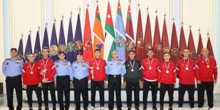 اللواء المعايطة يكرّم فريق الأمن العام المتوّج ببطولة العالم لخماسيات الشرطة لكرة القدم - المصدر 24