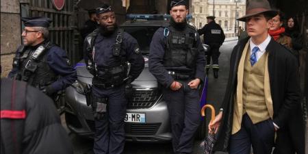 مجرد مراهق أنيق.. كشف هوية "المحقق الغامض" في سرقة اللوفر - المصدر 24