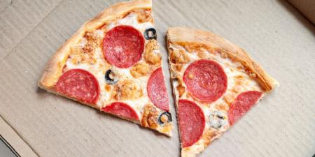 هل ستأكل البيتزا بعد هذا الفيديو "الصادم"؟ - المصدر 24