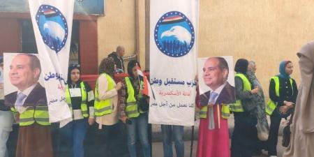 الأعلام المصرية وصور الرئيس السيسي تزين المشهد الانتخابي بالإسكندرية ومسيرات تحث المواطنين على المشاركة - المصدر 24