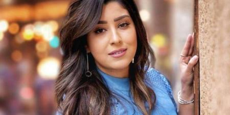 "طلقة" في مشهد فرح.. مقذوف ناري يصيب عين أيتن عامر أثناء تصوير مسلسلها الرمضاني الجديد - المصدر 24