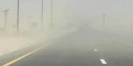 4 إصابات بحادث تصادم بين 3 مركبات على الطريق الصحراوي نتيجة الضباب - المصدر 24