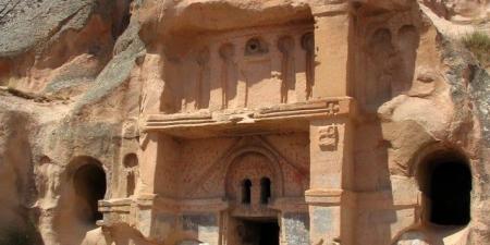 منازل داخل الصخور في تركيا.. مدينة عمرها آلاف السنين - المصدر 24