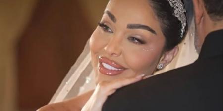 الكعكة الملكية تكمل مكياج هيا كرزون الوردي بليلة زفافها - المصدر 24