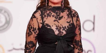 بـ فستان دانتيلا اسود.. إلهام شاهين تخطف الأنظار في حفل افتتاح مهرجان القاهرة - المصدر 24