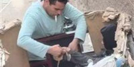 الأمن يفحص فيديو توثيق فتاة بالحبال داخل تروسيكل لجمع القمامة - المصدر 24
