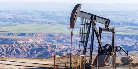 النفط يواصل خسائره بفعل زيادة المخزونات الأميركية وتوقعات أوبك - المصدر 24