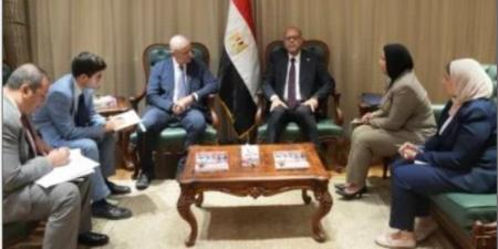 وزير العمل يبحث مع السفير الإيطالي اعتماد رخصة القيادة المصرية في إيطاليا - المصدر 24