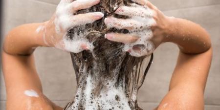 تعرفي على أكثر مكونات ضارة بالشامبو - المصدر 24