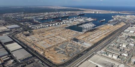 أحدث تصوير جوى يكشف تقدم أعمال محطة "تحيا مصر 1" للحاويات بميناء دمياط.. صور - المصدر 24