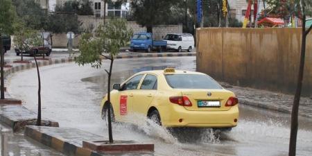 إربد.. الأمطار الغزيرة تغلق بعض المناهل وتغرق عدة شوارع - المصدر 24