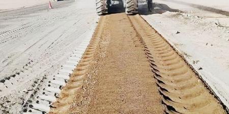 بدء أعمال رفع كفاءة وتطوير طريق مرسى علم-ادفو من الكيلو ٦٠ إلى الكيلو ٧٢ غرب - المصدر 24