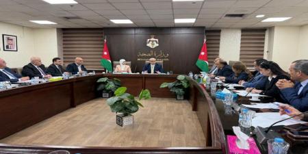 وزير الصحة يوجه بتوفير الأدوية وحل مشكلات البنية التحتية في المراكز الصحية - المصدر 24