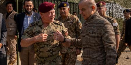 الملك يزور شركة للصناعات الدفاعية في إسلام آباد ويحضر تمرينا عسكريا - المصدر 24