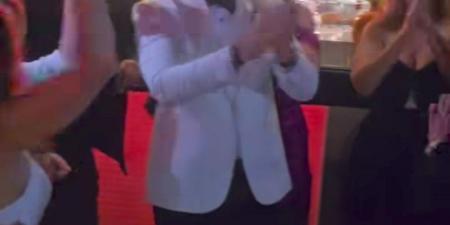 بحضور نجوم الفن والإعلام.. الإعلامي أحمد سالم يحتفل بعقد قرانه على فتاة من خارج الوسط - المصدر 24