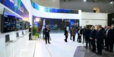 رئيس الوزراء يناقش عددا من خريجى مبادرات وزارة الاتصالات حول مشروعاتهم - المصدر 24