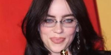 "جبان وحقير مثير للشفقة" .. المغنية الأمريكية بيلي إيليش تشن هجوما شرسا على أول "تريليونير" في العالم - المصدر 24