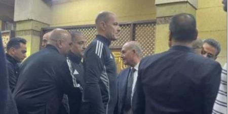 توروب مدرب الأهلى يقدم واجب العزاء في محمد صبرى نجم الزمالك الراحل - المصدر 24