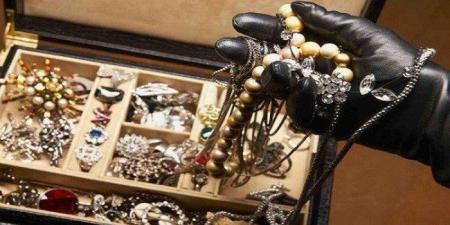 لصوص فرنسا.. .نهب متجر للمجوهرات فى فرنسا قيمتها 1.2 مليون دولار - المصدر 24