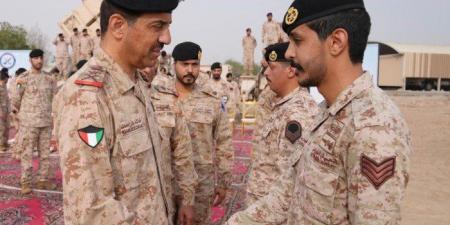 رئيس الأركان العامة للجيش الكويتي يقوم بزيارة إلى سلاح الدفاع الجوي - المصدر 24