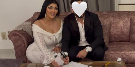 سلمى الشيمي تعلن عقد قرانها وتخفي وجه العريس| صور - المصدر 24